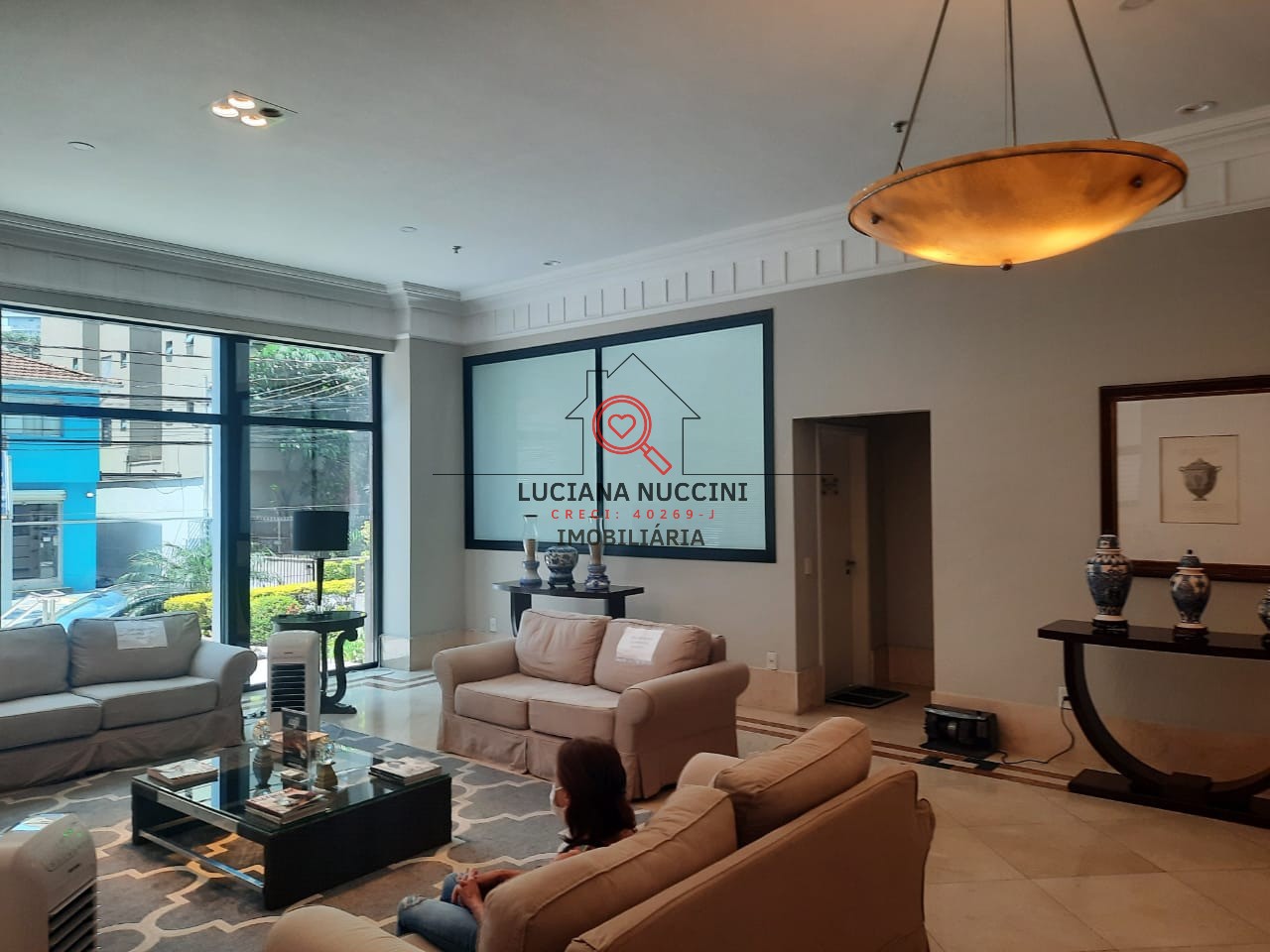 Conjunto comercial para locação na Vila Nova Conceição, São Paulo-SP: 2 banheiros, 3 vagas de garagem, 63m² de área.