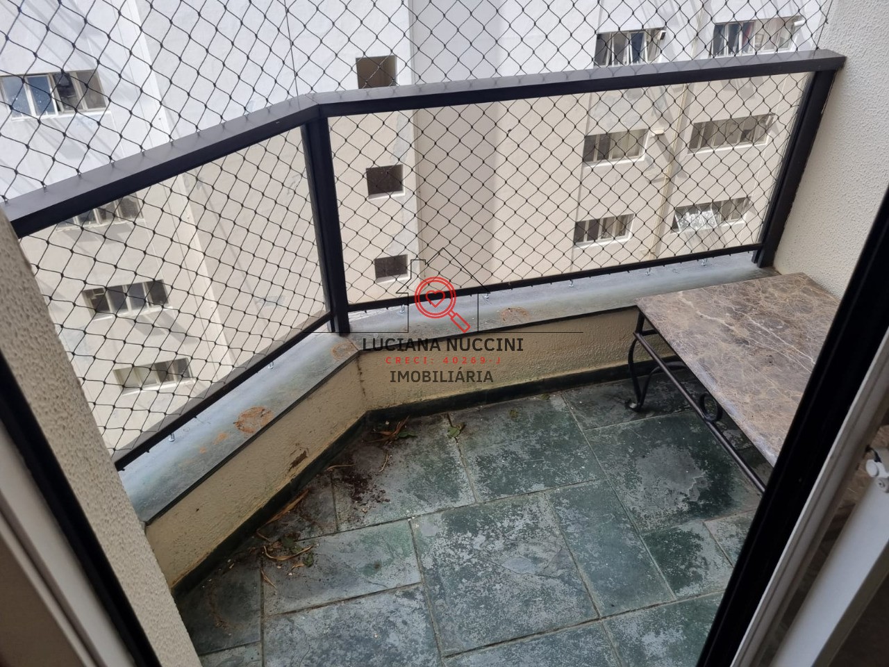 Apartamento para locação na Vila Nova Conceição, São Paulo-SP: 2 quartos, 2 salas, 1 banheiro, 2 vagas de garagem, 80m² de área.