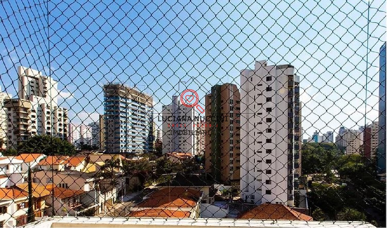Elegante Apartamento de 4 Suítes com Área de Lazer