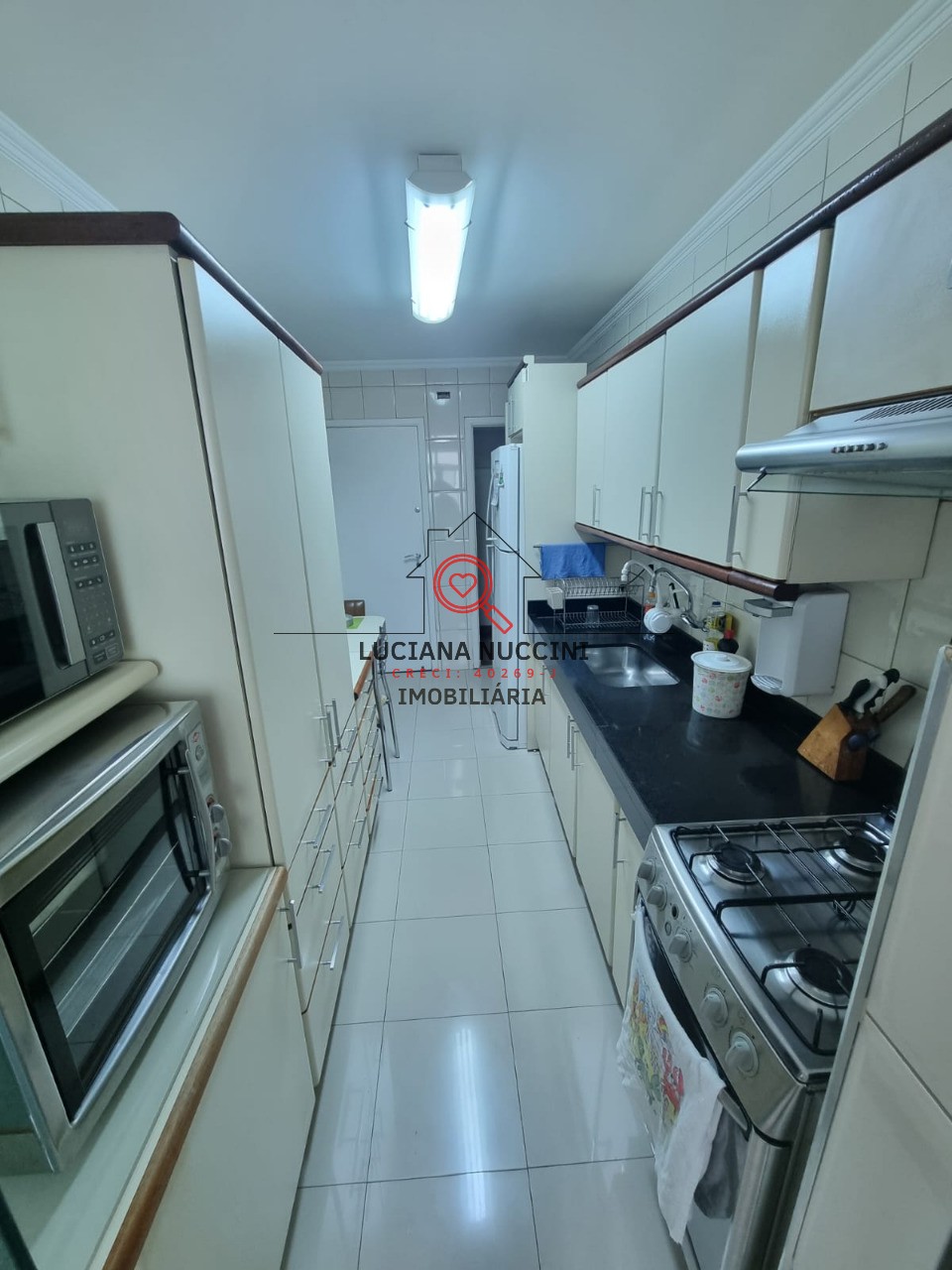 Apartamento para locação na Vila Nova Conceição, São Paulo-SP: 2 quartos, 2 salas, 1 banheiro, 2 vagas de garagem, 80m² de área.