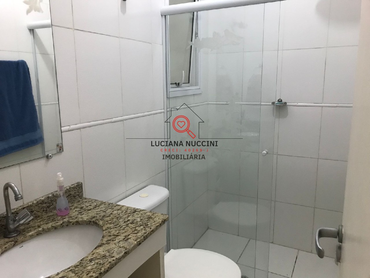 Espaçoso sobrado de 3 dormitórios com suíte e quintal - ótim