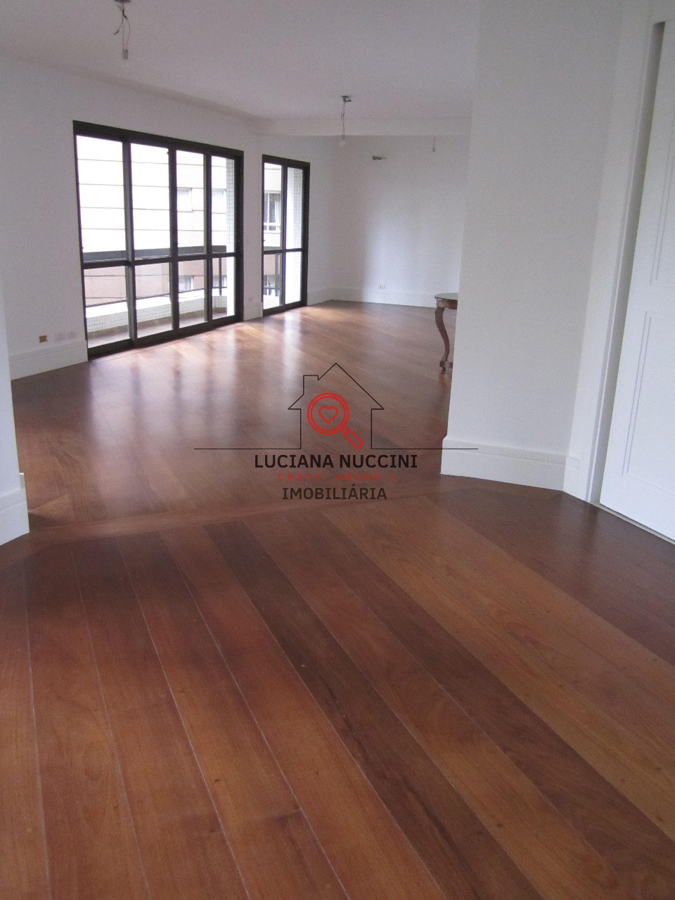 Apartamento de Luxo na Vila Nova Conceição: 3 Quartos, 3 Suítes, 3 Banheiros, 3 Vagas, 210,21m² - São Paulo-SP