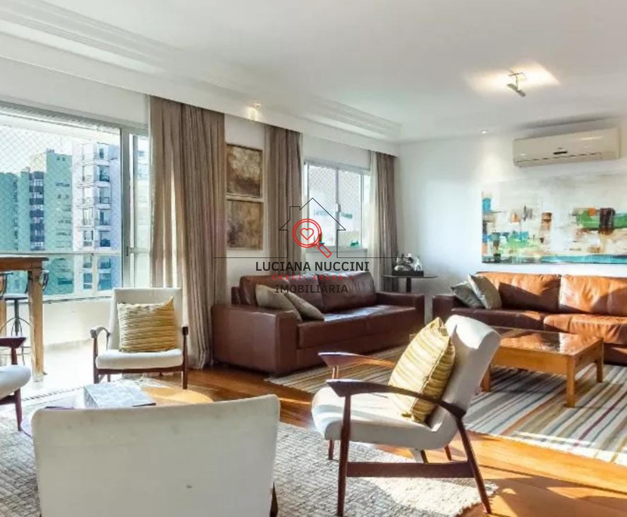 Apartamento à venda em Moema - SP: 4 quartos, 3 suítes, 4 vagas e 240m² de área! Venha conferir!