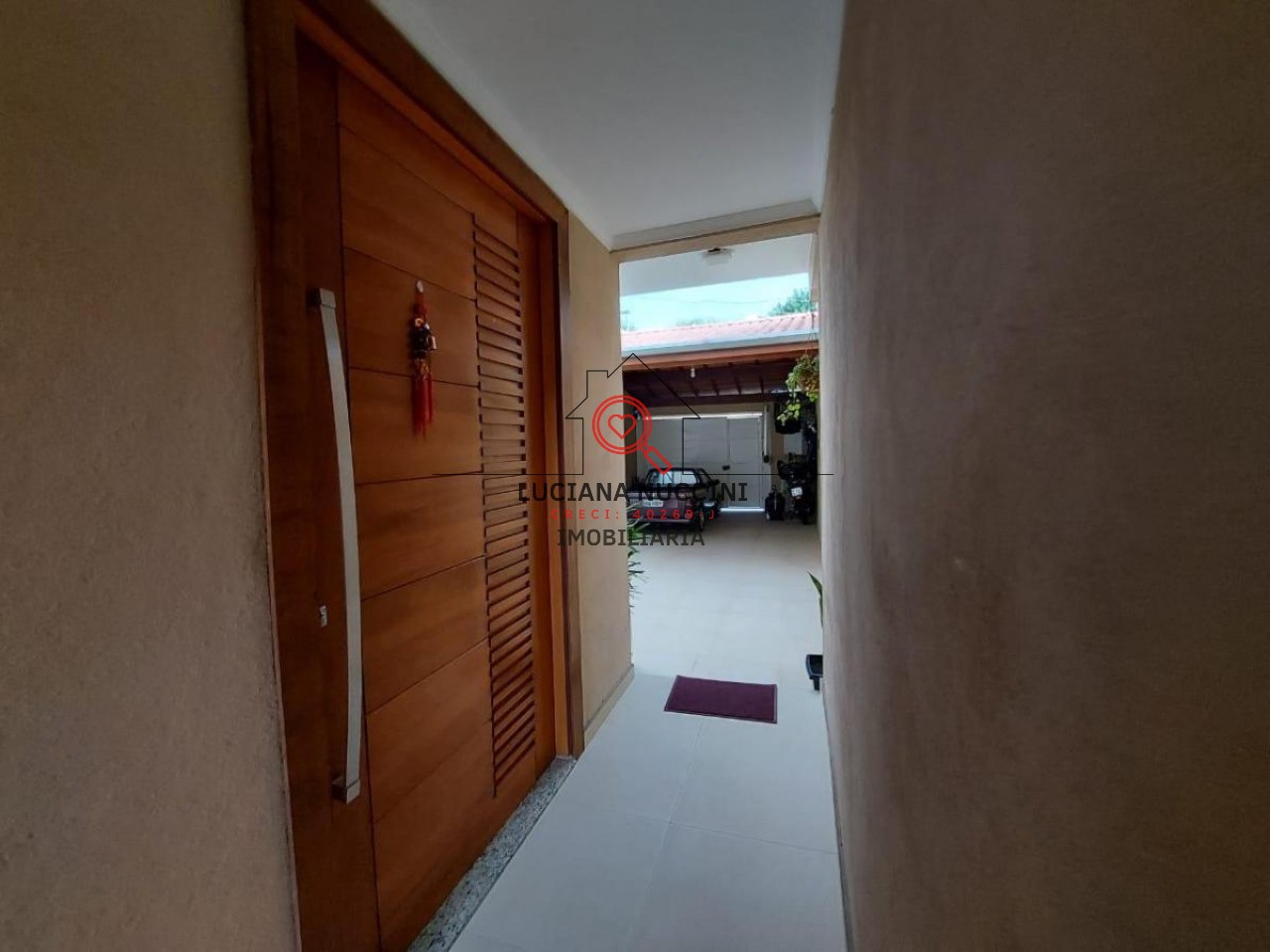"Sobrado Espaçoso com 3 Quartos, Suíte com Hidromassagem, Cozinha Planejada e 4 Vagas de Carro: Luxo e Conforto em um Só Lugar