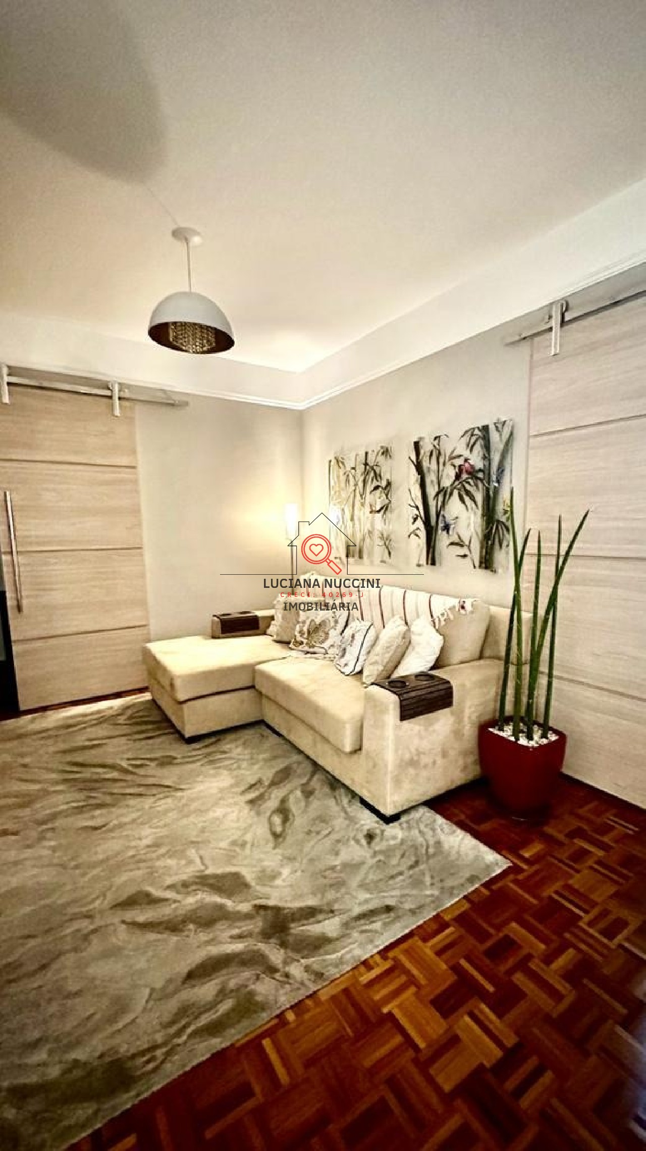 3 quartos, sendo 1 suíte e 1 adaptado para closet/escritório