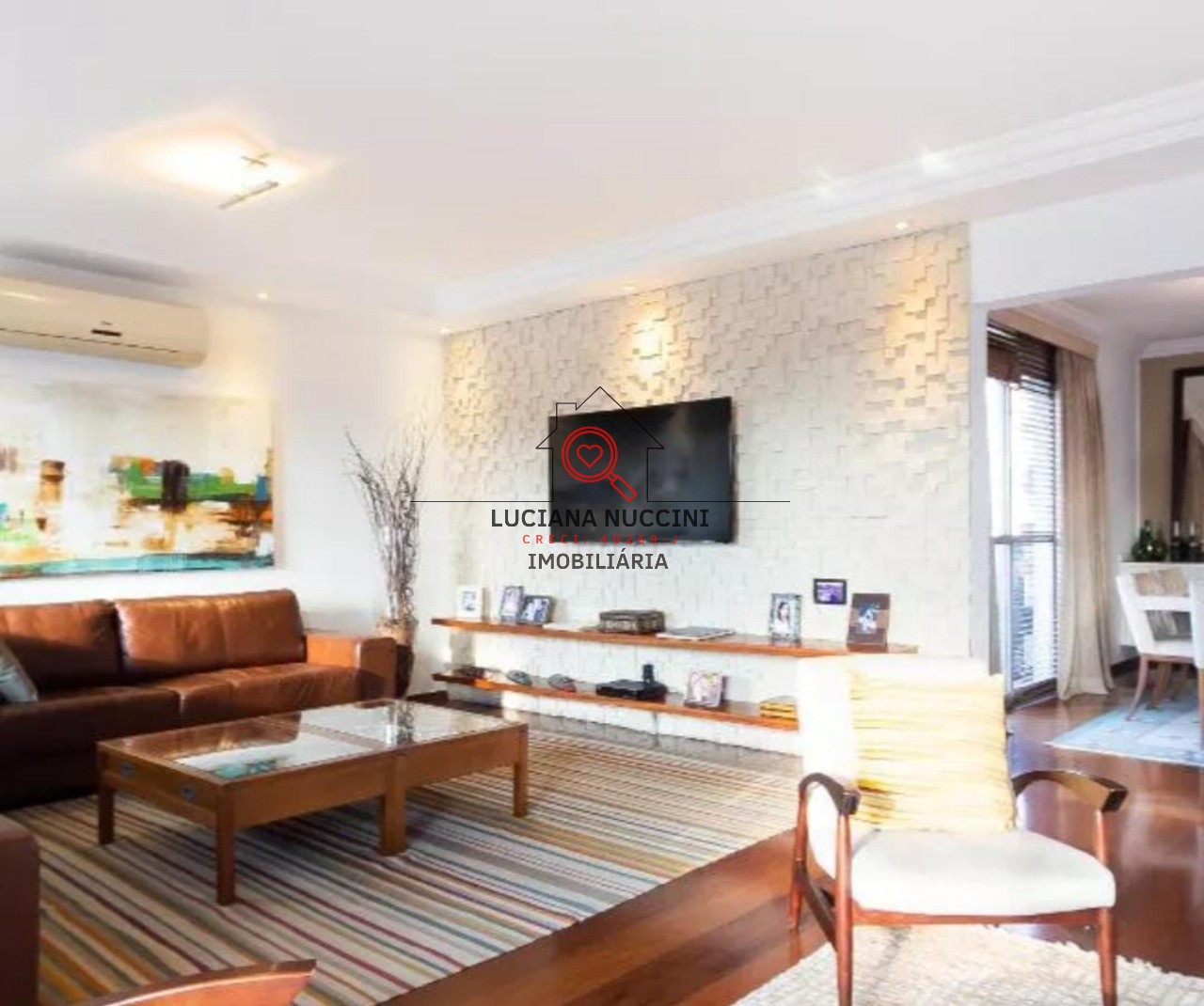 Apartamento à venda em Moema - SP: 4 quartos, 3 suítes, 4 vagas e 240m² de área! Venha conferir!
