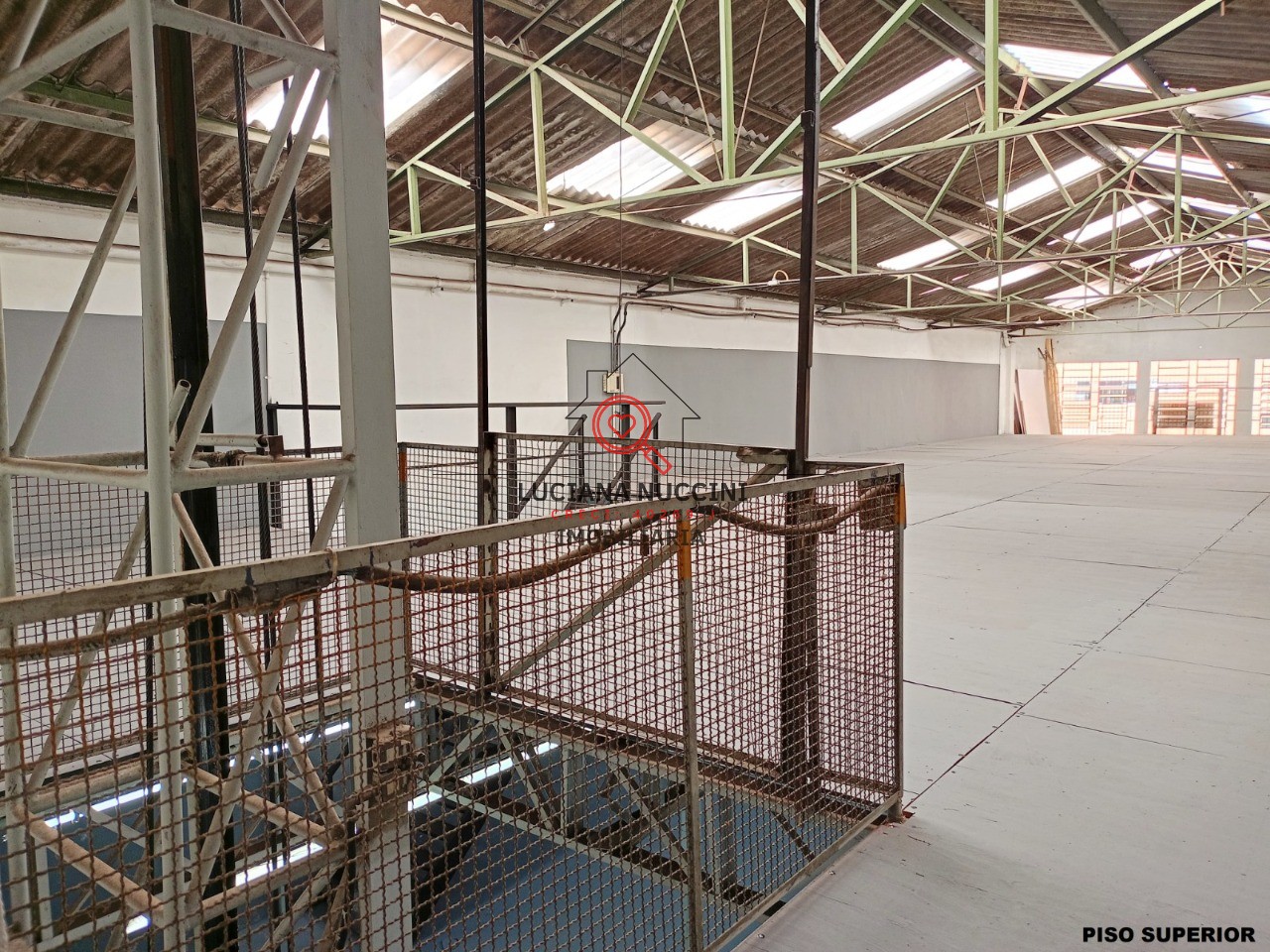 Oportunidade imperdível: galpão comercial de 700m² à venda e
