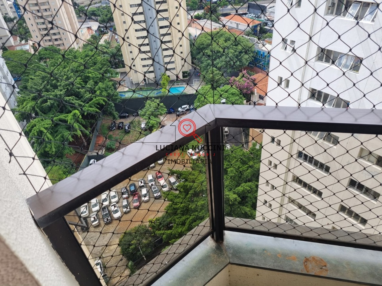 Apartamento para locação na Vila Nova Conceição, São Paulo-SP: 2 quartos, 2 salas, 1 banheiro, 2 vagas de garagem, 80m² de área.
