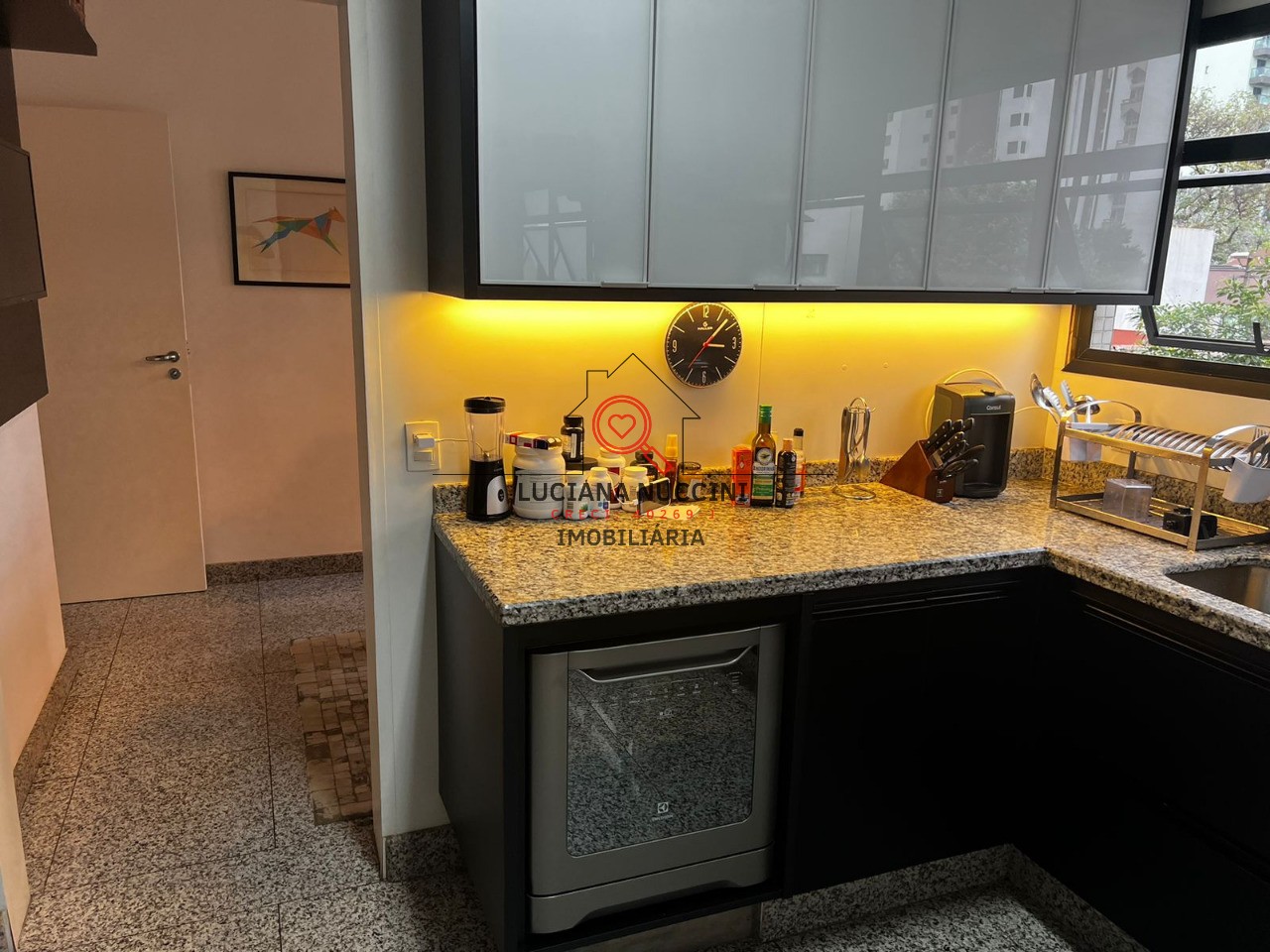 Apartamento de luxo à venda ou para locação em Indianópolis, São Paulo-SP: 3 quartos, 3 suítes, 2 salas, 3 vagas, 179m²