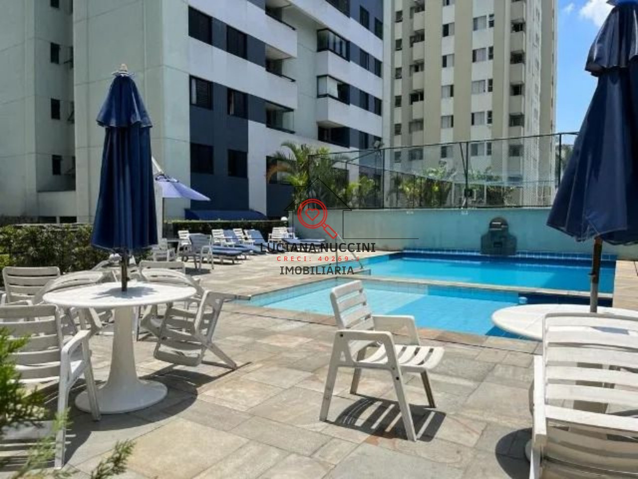 Apartamento à venda na Aclimação, São Paulo-SP, com 2 quartos, 2 banheiros, 2 vagas de garagem e 61,00 m² de área.