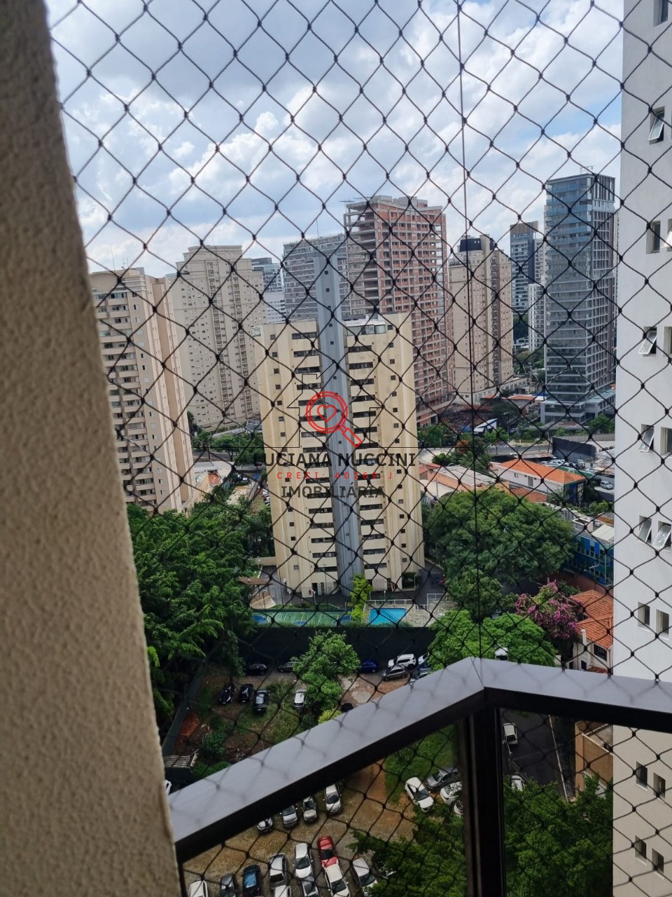 Apartamento para locação na Vila Nova Conceição, São Paulo-SP: 2 quartos, 2 salas, 1 banheiro, 2 vagas de garagem, 80m² de área.