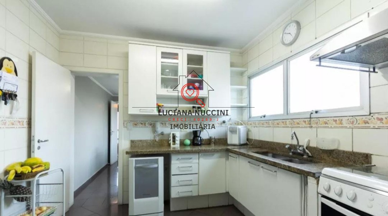 Apartamento à venda em Moema - SP: 4 quartos, 3 suítes, 4 vagas e 240m² de área! Venha conferir!