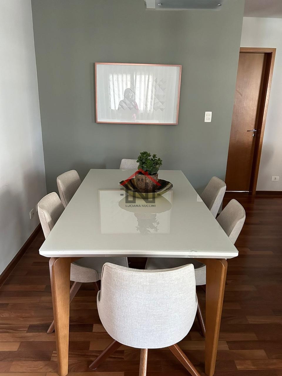 Venda de apartamento de luxo em Pinheiros, São Paulo-SP: 3 quartos, 1 suíte, 2 salas, 5 banheiros, 4 vagas de garagem, 130m².