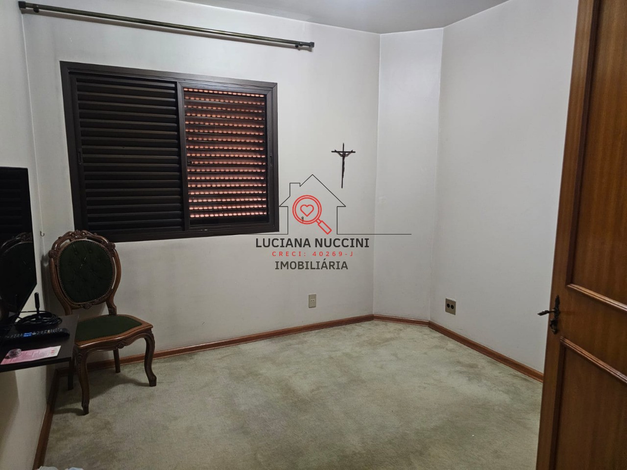Apartamento à venda em Indianópolis, São Paulo-SP: 4 vagas de garagem e 200m² de área.