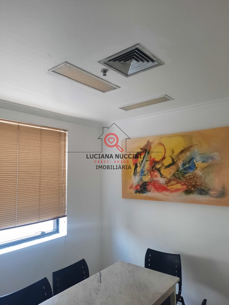Conjunto comercial para locação na Vila Nova Conceição, São Paulo-SP: 2 banheiros, 3 vagas de garagem, 63m² de área.