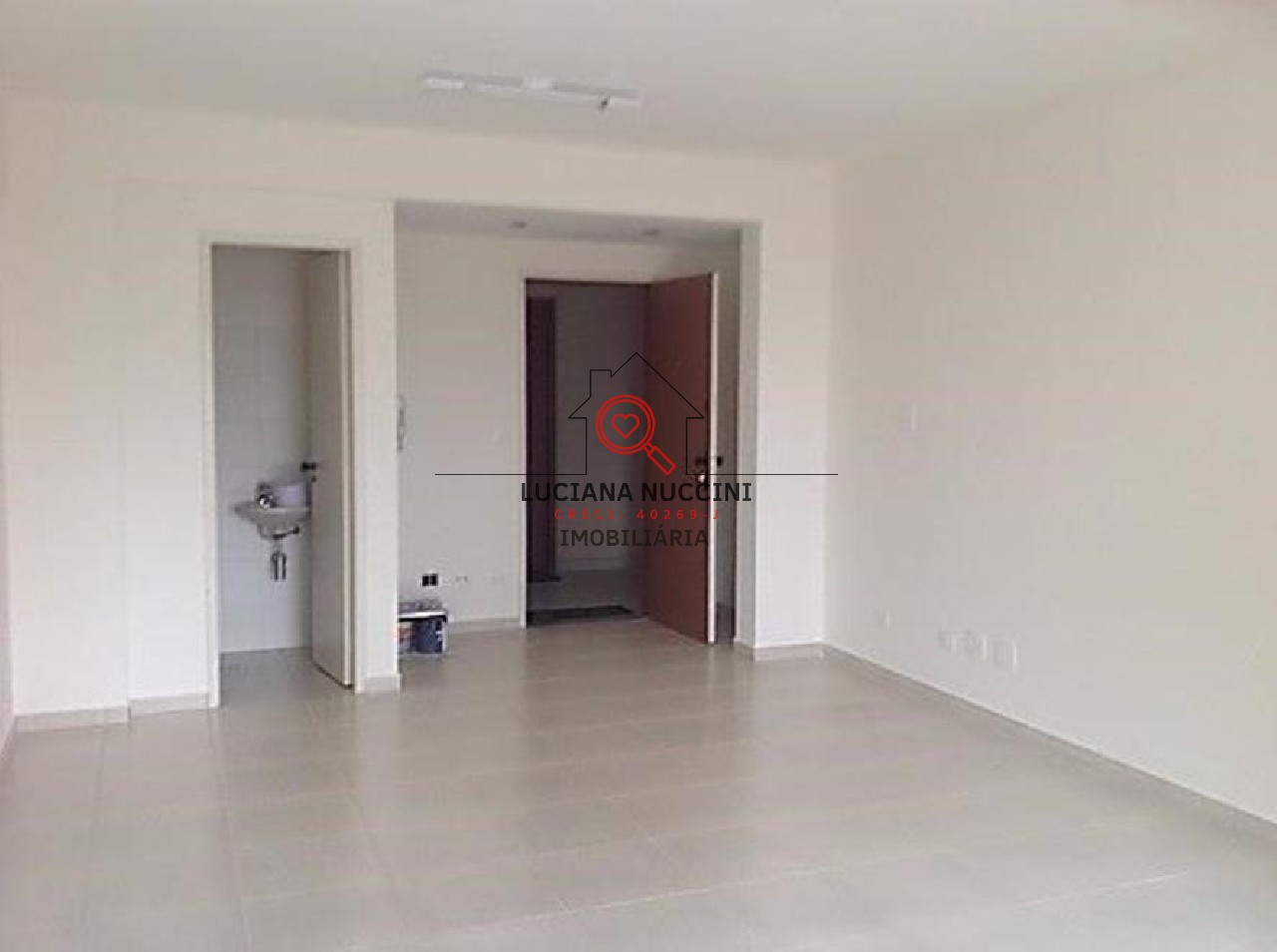 Conjunto Comercial à Venda em São Paulo-SP: Sala de 32m² com 2 Banheiros e Vaga de Garagem na Vila Mariana