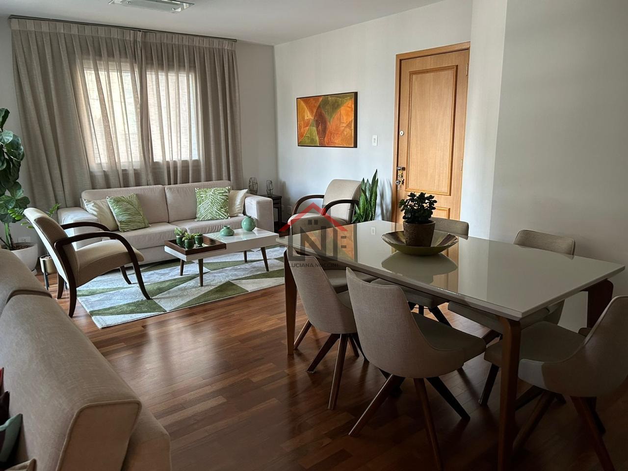 Venda de apartamento de luxo em Pinheiros, São Paulo-SP: 3 quartos, 1 suíte, 2 salas, 5 banheiros, 4 vagas de garagem, 130m².