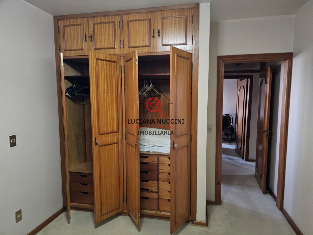 Apartamento à venda em Indianópolis, São Paulo-SP: 4 vagas de garagem e 200m² de área.