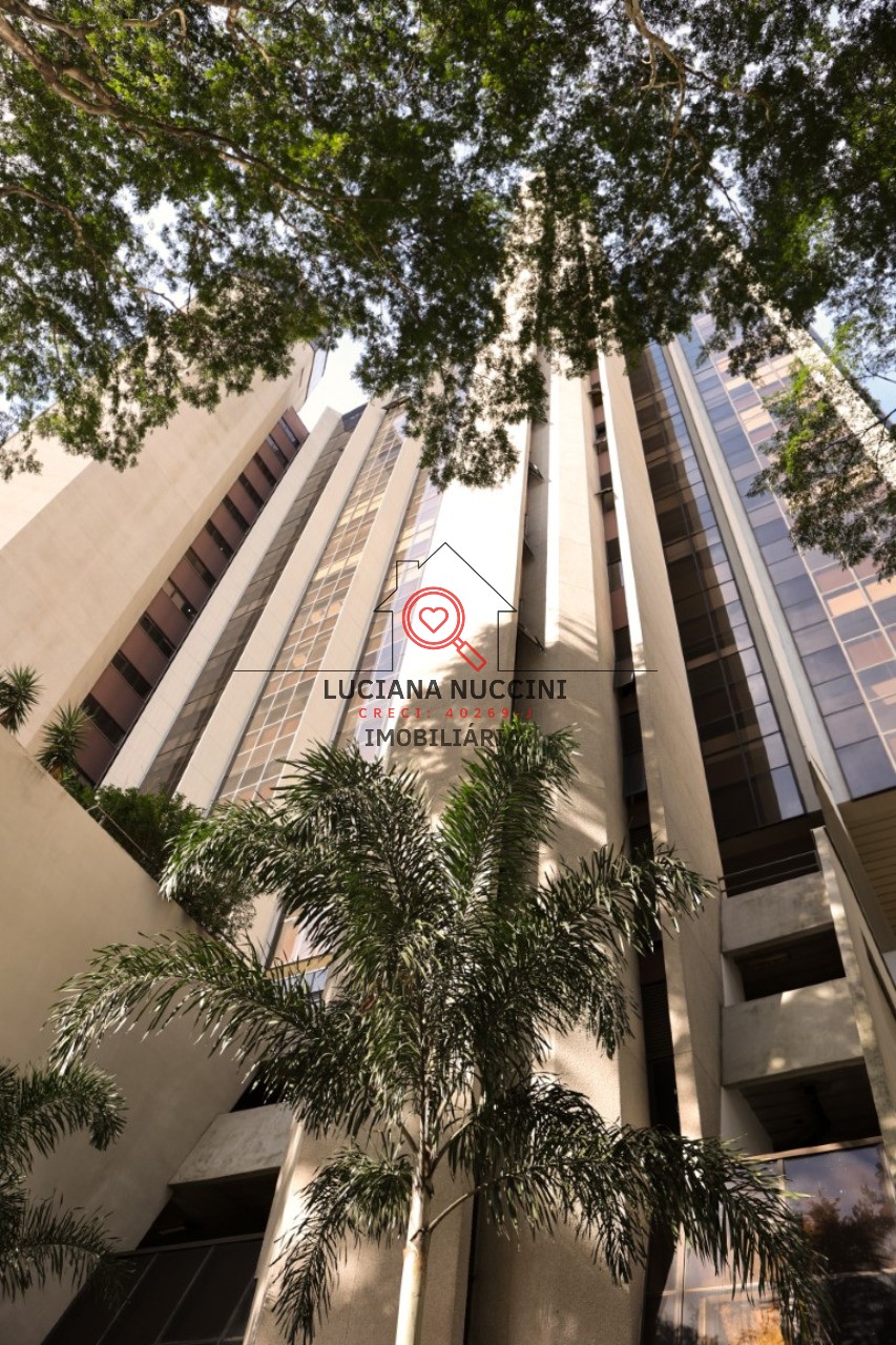 Conjunto comercial de luxo no Brooklin Paulista, São Paulo-SP: 5 salas, 8 banheiros, 17 vagas de garagem, 888m². Venda ou locação!