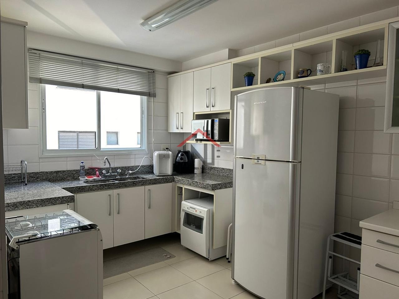 Venda de apartamento de luxo em Pinheiros, São Paulo-SP: 3 quartos, 1 suíte, 2 salas, 5 banheiros, 4 vagas de garagem, 130m².