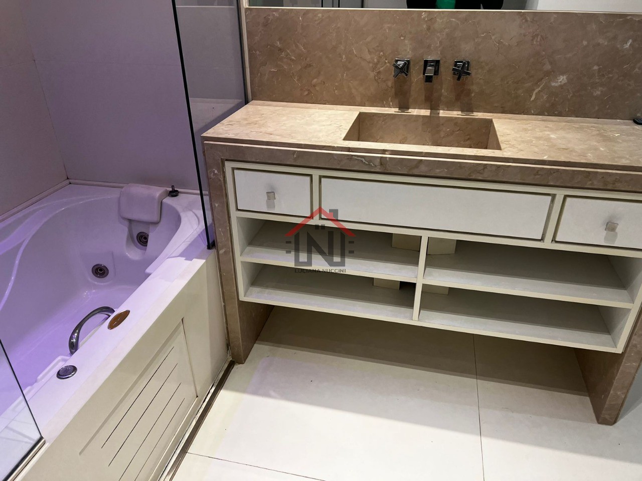 Apartamento de Luxo em Pinheiros: 2 quartos, 2 suítes, 2 salas, 2 vagas de garagem, 140m² de área! Venda ou Locação em São Paulo-SP!