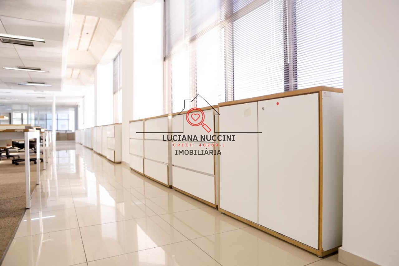 Conjunto comercial de luxo no Brooklin Paulista, São Paulo-SP: 5 salas, 8 banheiros, 17 vagas de garagem, 888m². Venda ou locação!