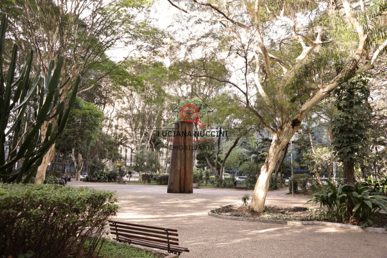 Conjunto comercial de luxo no Brooklin Paulista, São Paulo-SP: 5 salas, 8 banheiros, 17 vagas de garagem, 888m². Venda ou locação!