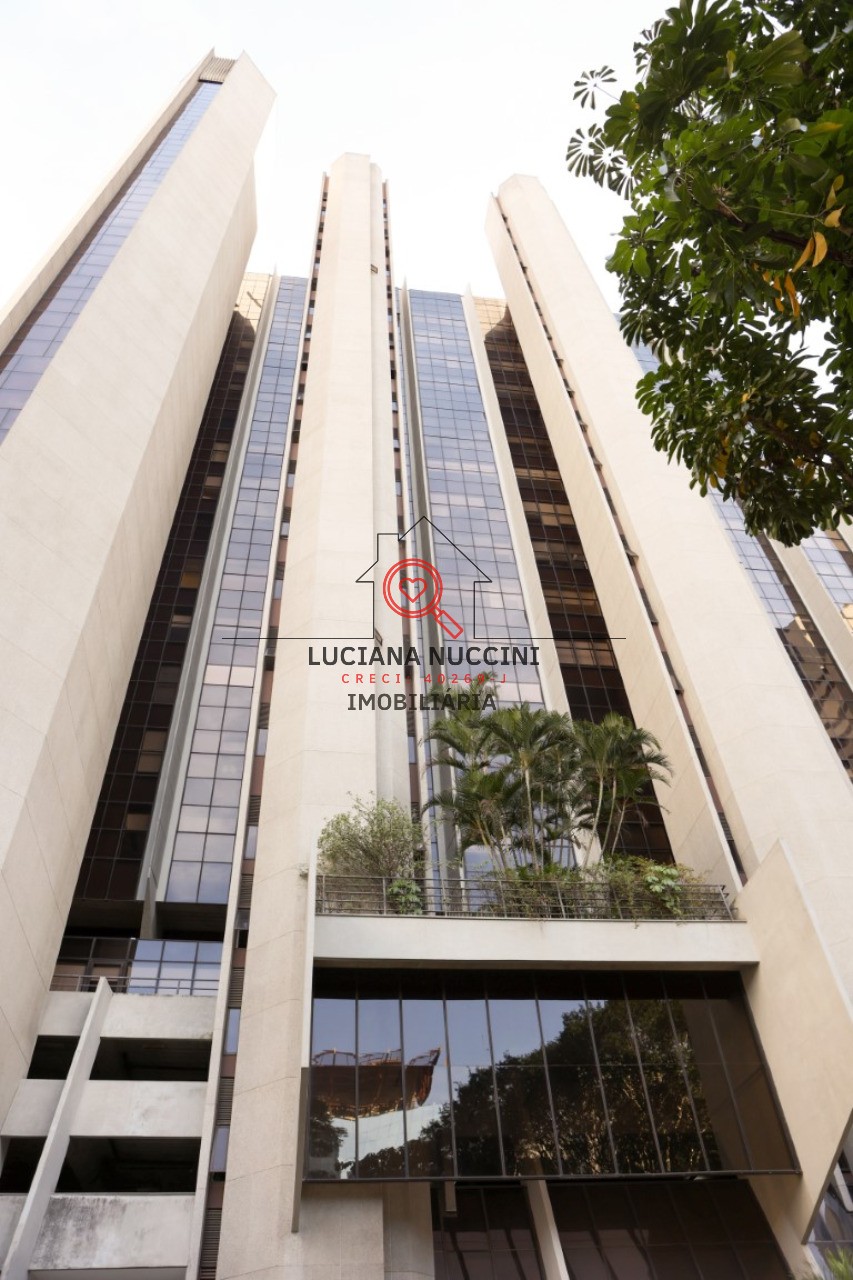 Conjunto comercial de luxo no Brooklin Paulista, São Paulo-SP: 5 salas, 8 banheiros, 17 vagas de garagem, 888m². Venda ou locação!