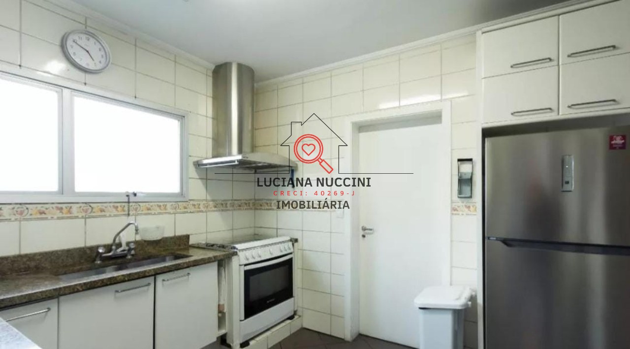 Apartamento à venda em Moema - SP: 4 quartos, 3 suítes, 4 vagas e 240m² de área! Venha conferir!