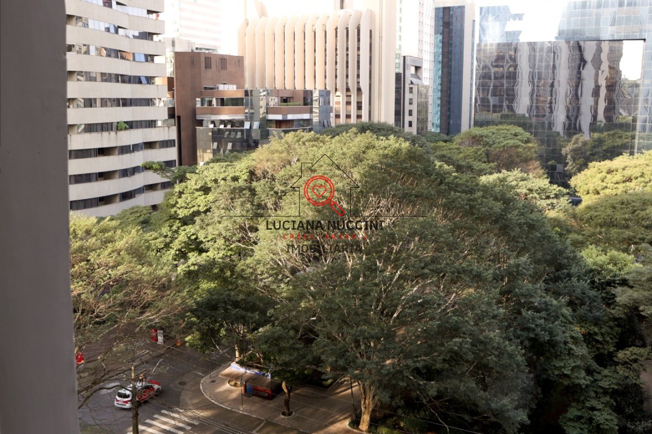 Conjunto comercial de luxo no Brooklin Paulista, São Paulo-SP: 5 salas, 8 banheiros, 17 vagas de garagem, 888m². Venda ou locação!
