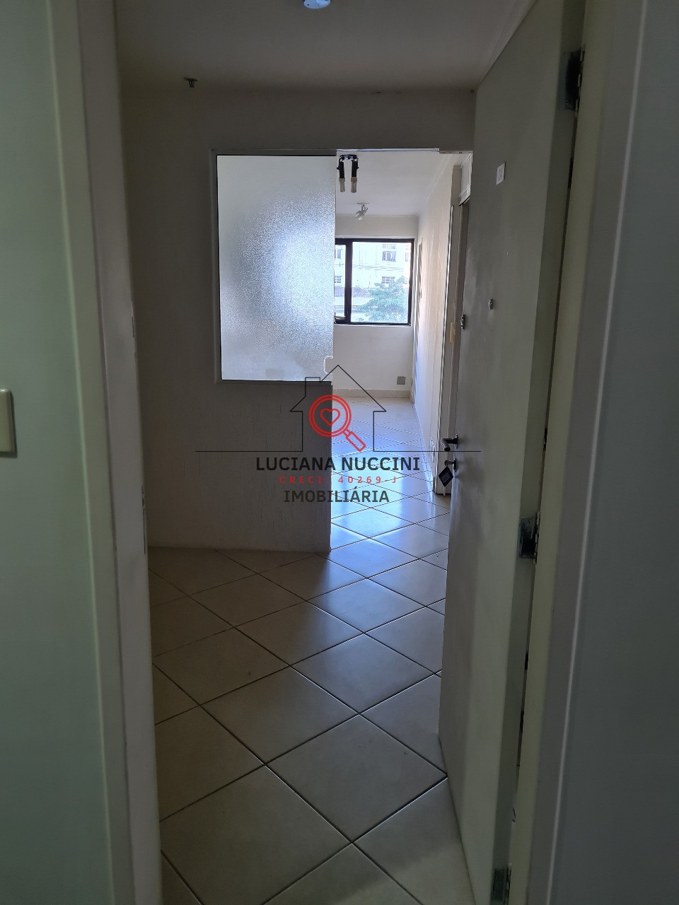 Conjunto comercial de alto padrão para locação na Vila Mariana, São Paulo-SP: 2 salas, 2 banheiros, 1 vaga, 30m²!