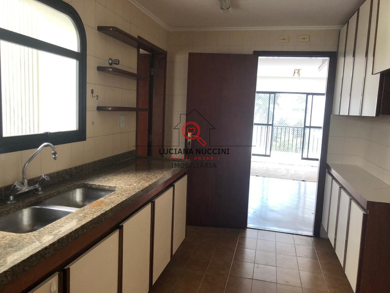 Apartamento para locação em Moema, São Paulo-SP: Espaço amplo e acolhedor