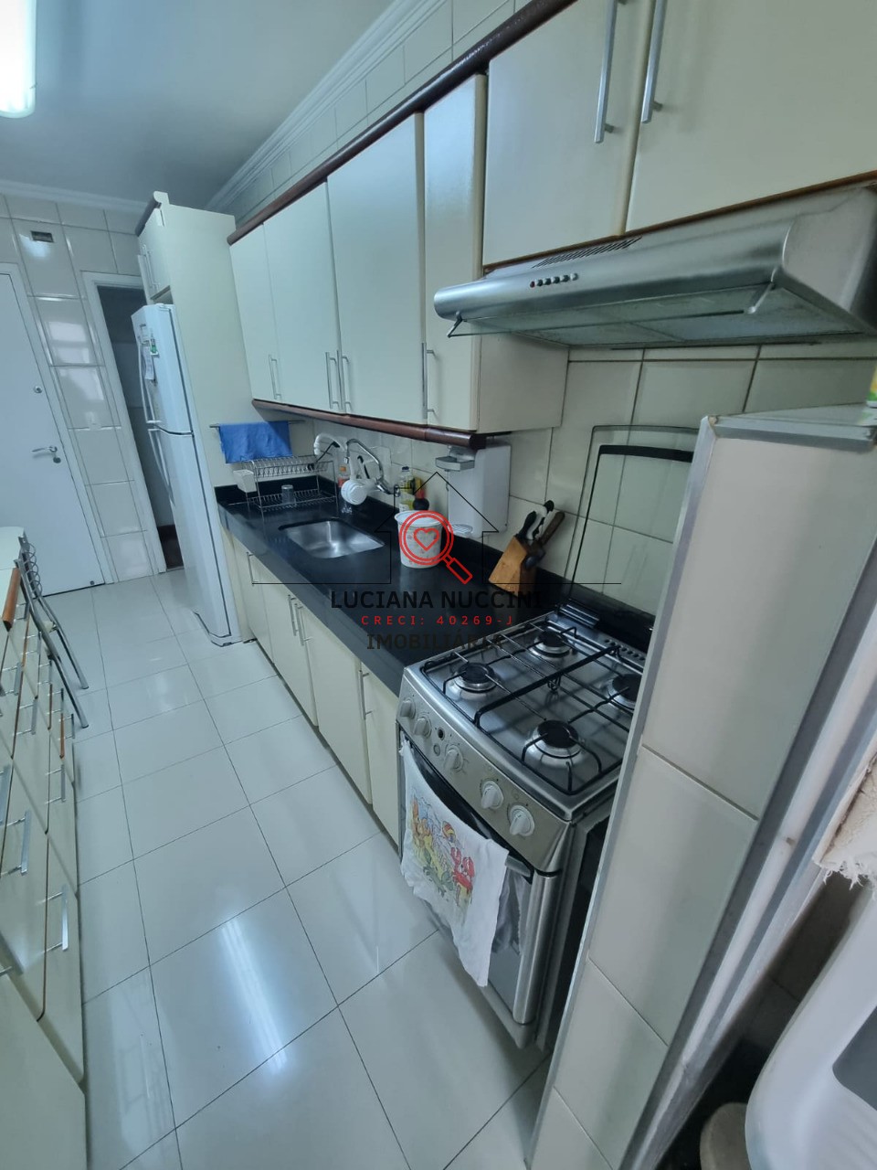 Apartamento para locação na Vila Nova Conceição, São Paulo-SP: 2 quartos, 2 salas, 1 banheiro, 2 vagas de garagem, 80m² de área.