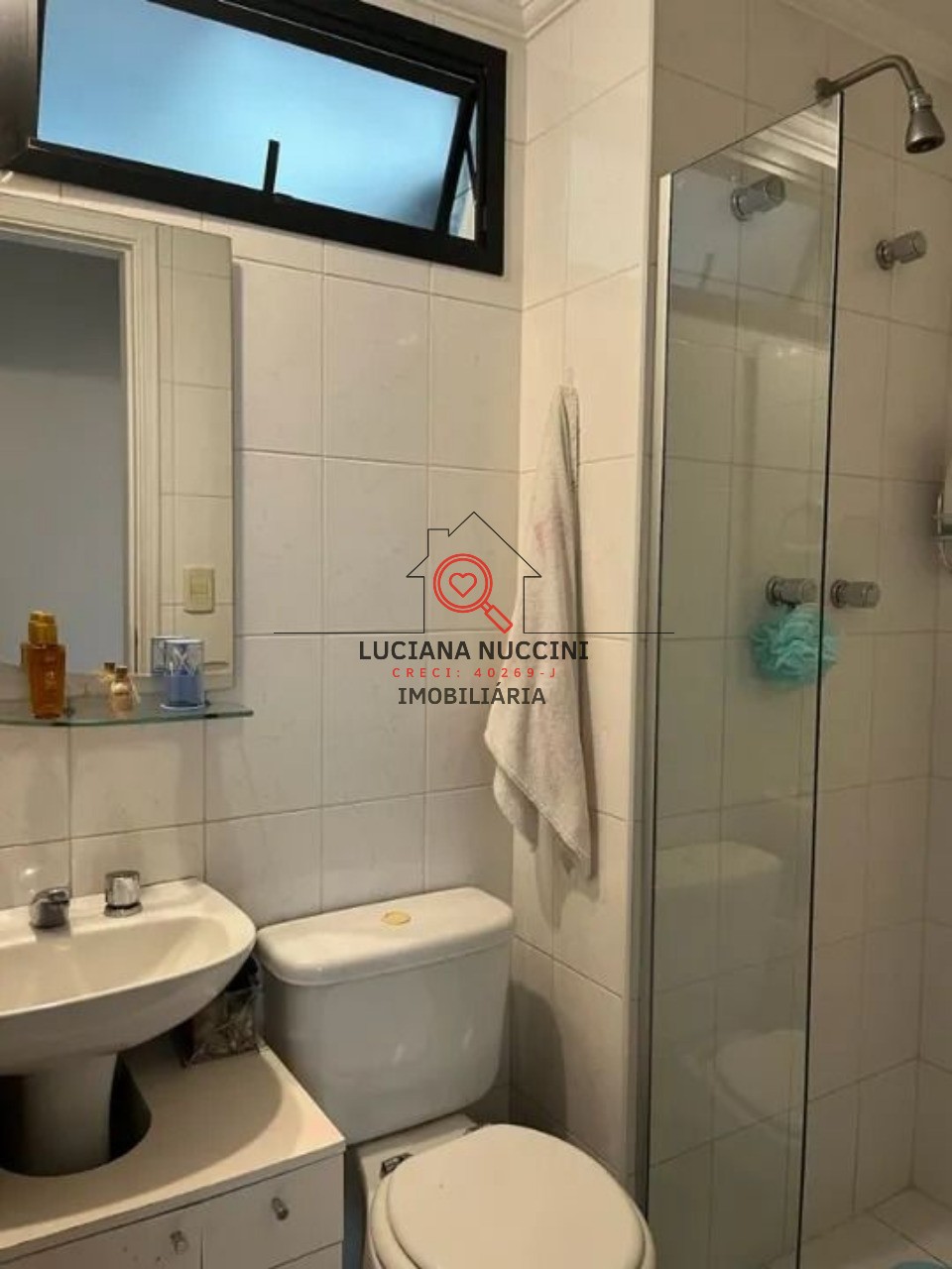 Apartamento à venda na Aclimação, São Paulo-SP, com 2 quartos, 2 banheiros, 2 vagas de garagem e 61,00 m² de área.