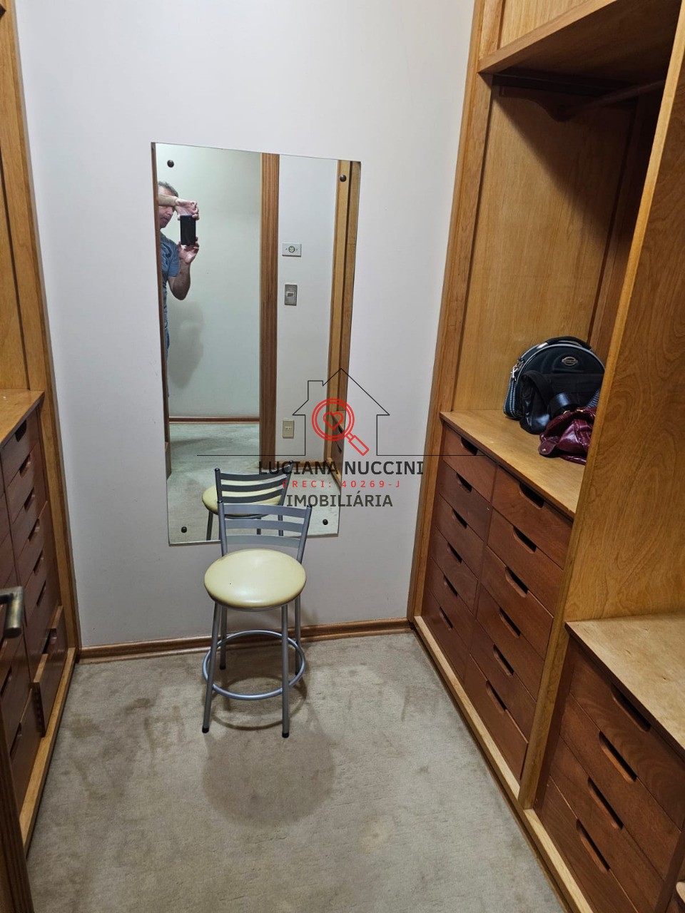 Apartamento à venda em Indianópolis, São Paulo-SP: 4 vagas de garagem e 200m² de área.