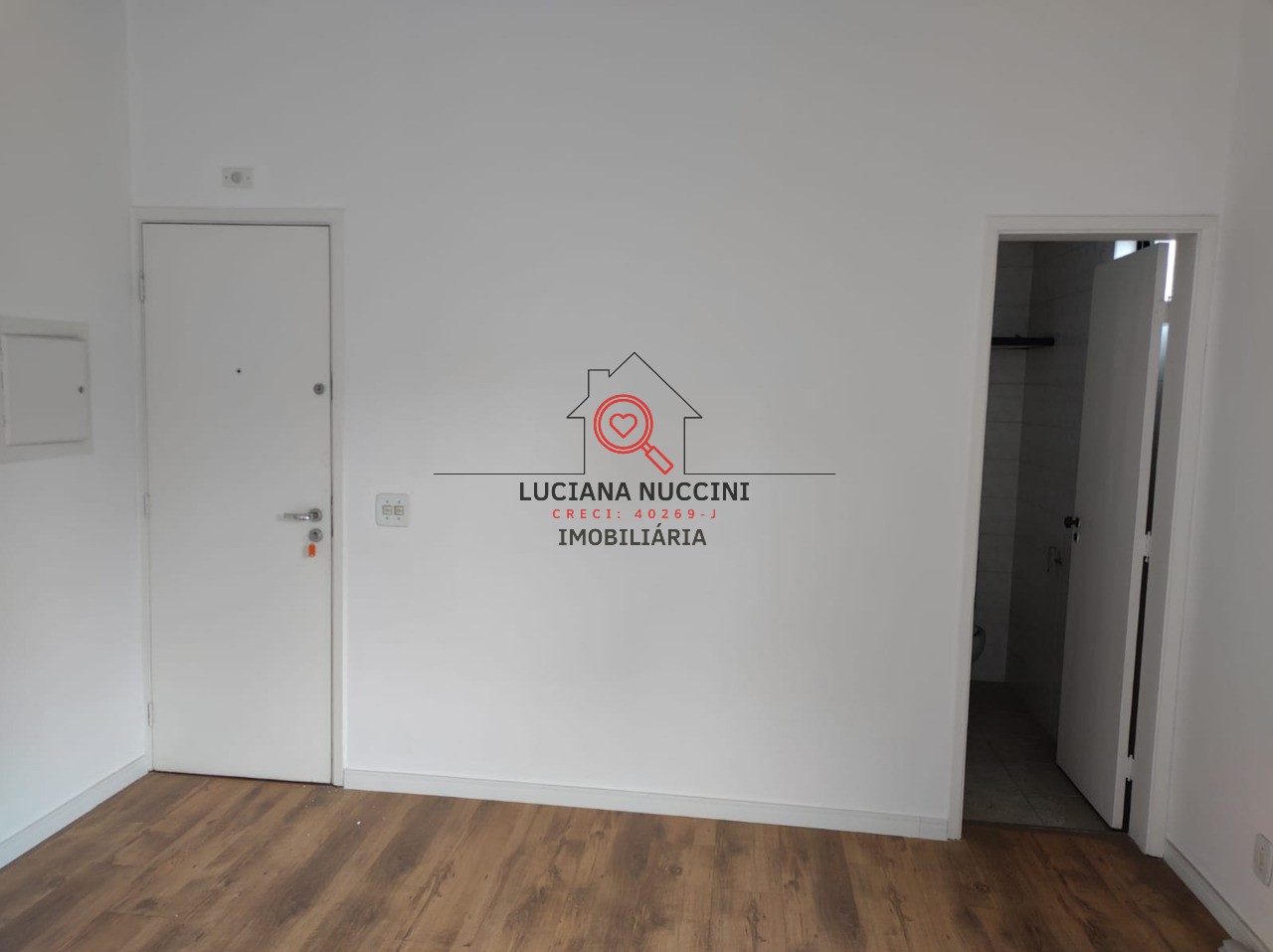 Conjunto comercial de alto padrão na Vila Mariana, São Paulo-SP: 2 banheiros, 2 vagas de garagem, 48m². Alugue já!