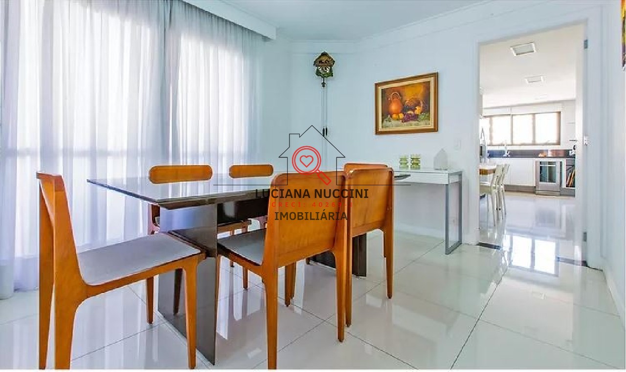 Elegante Apartamento de 4 Suítes com Área de Lazer