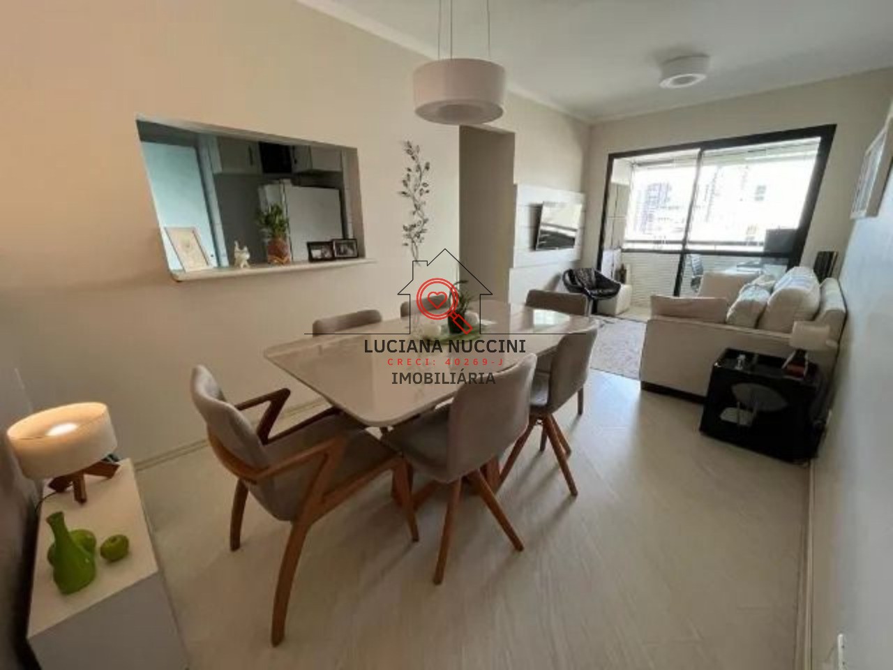 Apartamento à venda na Aclimação, São Paulo-SP, com 2 quartos, 2 banheiros, 2 vagas de garagem e 61,00 m² de área.