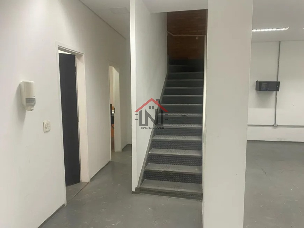 Conjunto Comercial de Alto Padrão em São Paulo-SP, com 8 banheiros, 3 vagas de garagem e 610m² de área!