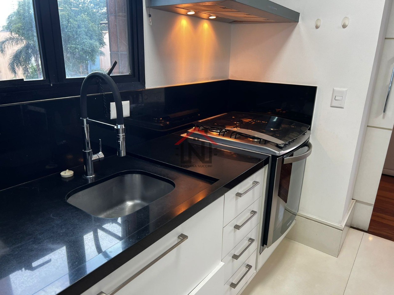 Apartamento de Luxo em Pinheiros: 2 quartos, 2 suítes, 2 salas, 2 vagas de garagem, 140m² de área! Venda ou Locação em São Paulo-SP!