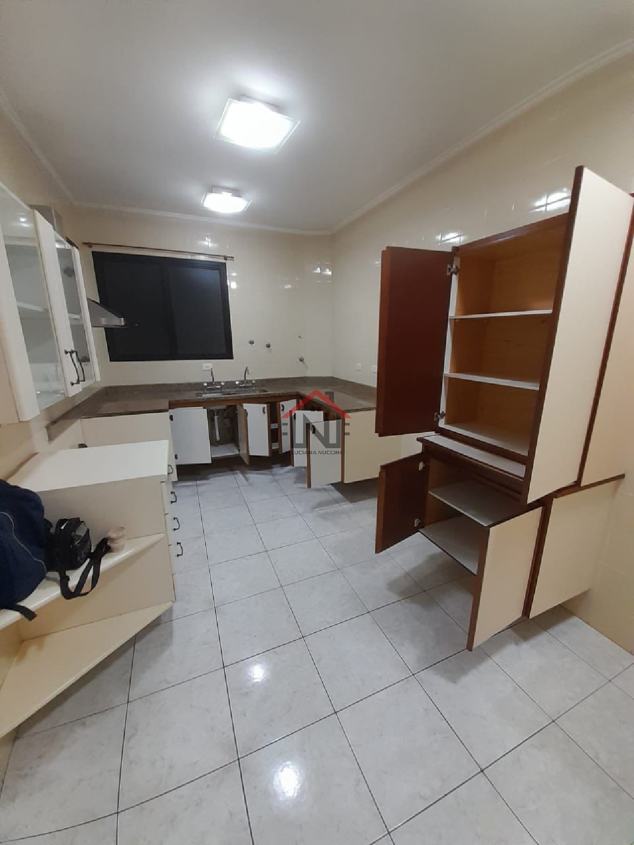 Apartamento de 3 quartos com suíte, 2 banheiros e 2 vagas de garagem em São João Clímaco, São Paulo!