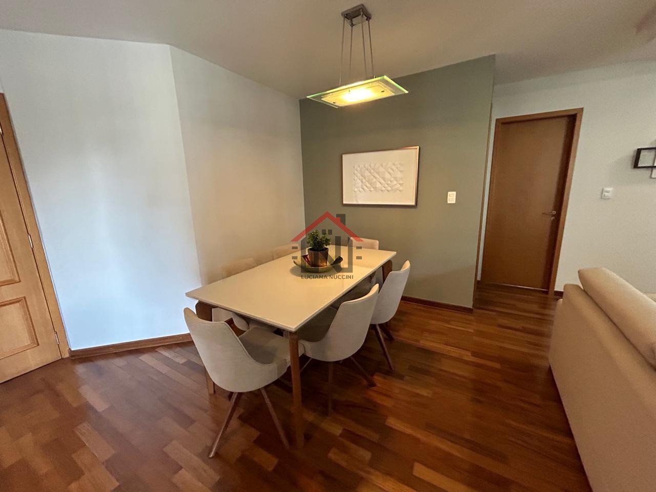 Venda de apartamento de luxo em Pinheiros, São Paulo-SP: 3 quartos, 1 suíte, 2 salas, 5 banheiros, 4 vagas de garagem, 130m².