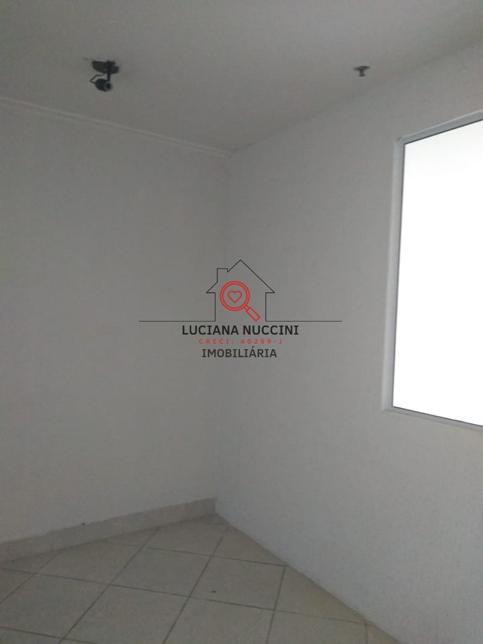 Conjunto comercial de alto padrão para locação na Vila Mariana, São Paulo-SP: 2 salas, 2 banheiros, 1 vaga, 30m²!