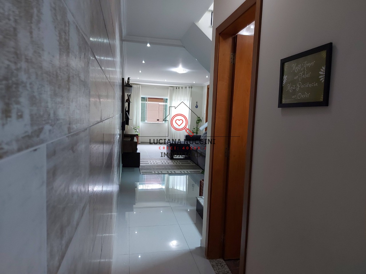 "Sobrado Espaçoso com 3 Quartos, Suíte com Hidromassagem, Cozinha Planejada e 4 Vagas de Carro: Luxo e Conforto em um Só Lugar