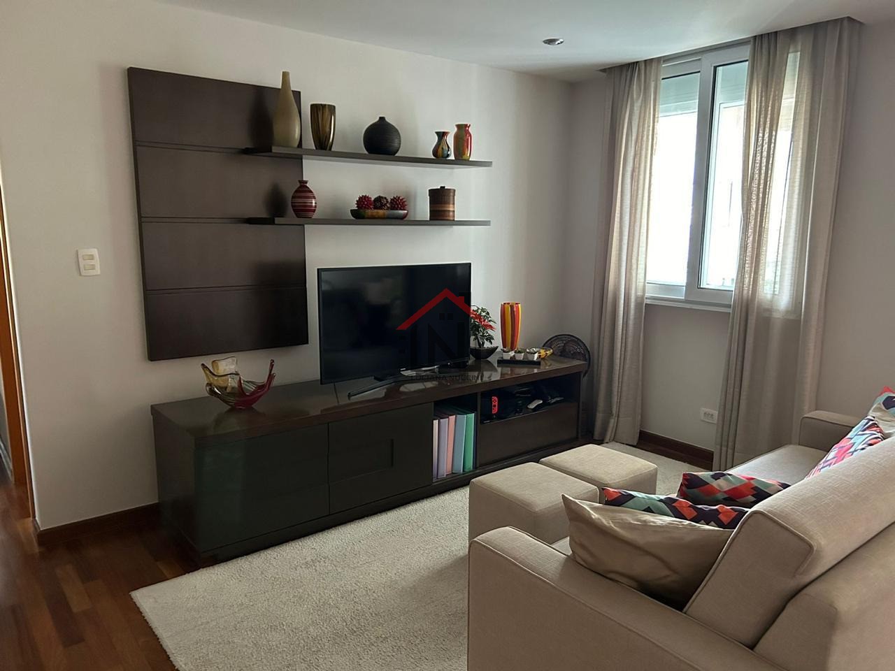 Venda de apartamento de luxo em Pinheiros, São Paulo-SP: 3 quartos, 1 suíte, 2 salas, 5 banheiros, 4 vagas de garagem, 130m².