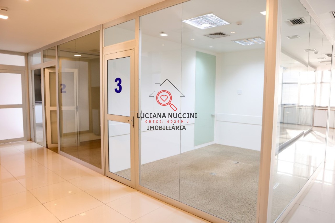 Conjunto comercial de luxo no Brooklin Paulista, São Paulo-SP: 5 salas, 8 banheiros, 17 vagas de garagem, 888m². Venda ou locação!
