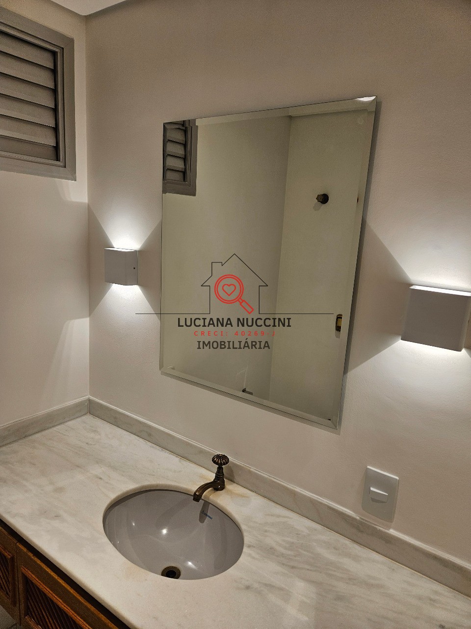 Apartamento de luxo no Jardim Paulista: 3 quartos, 1 suíte, 2 salas, 4 banheiros, 2 vagas, 175m² - São Paulo-SP