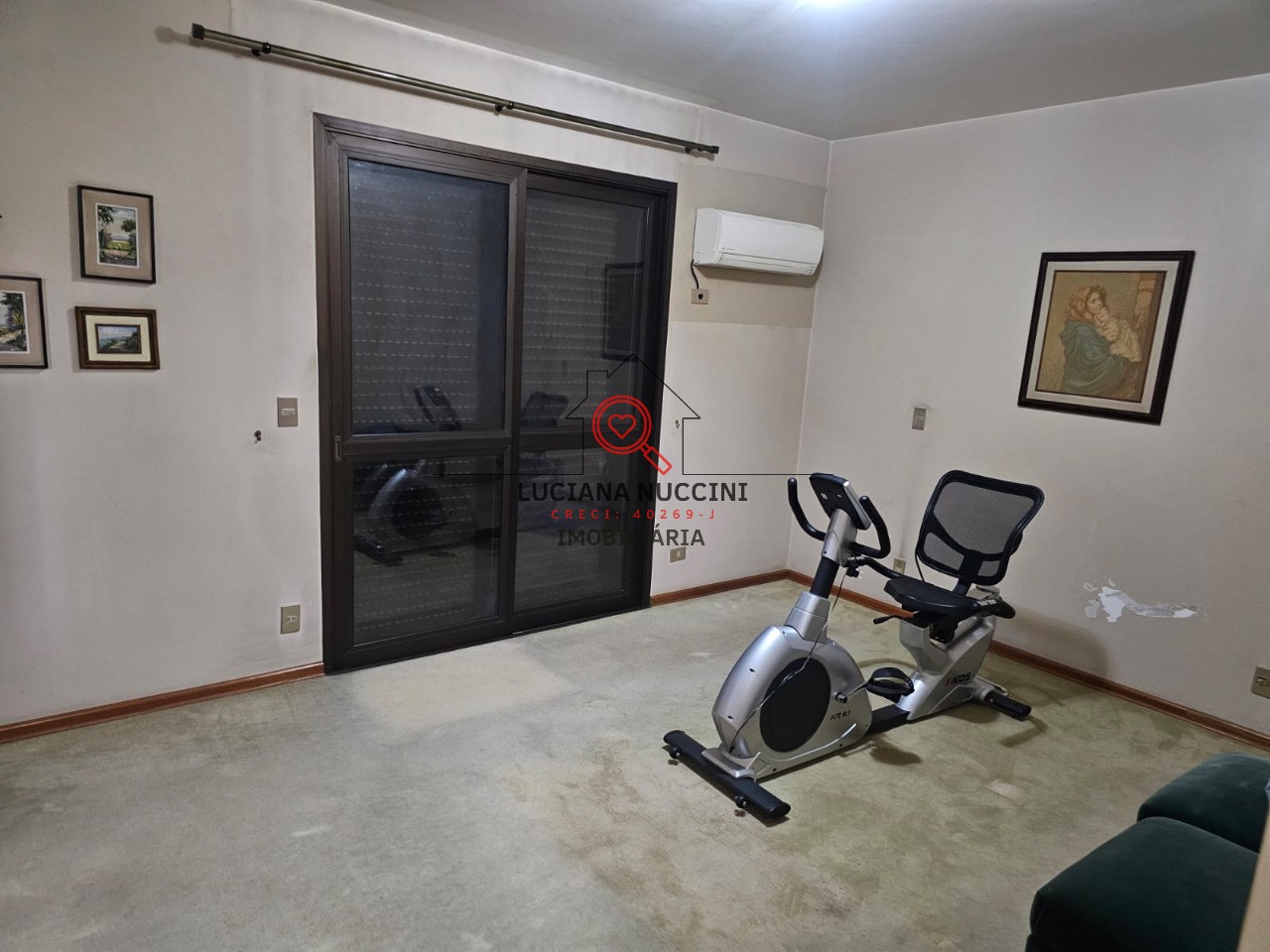 Apartamento à venda em Indianópolis, São Paulo-SP: 4 vagas de garagem e 200m² de área.