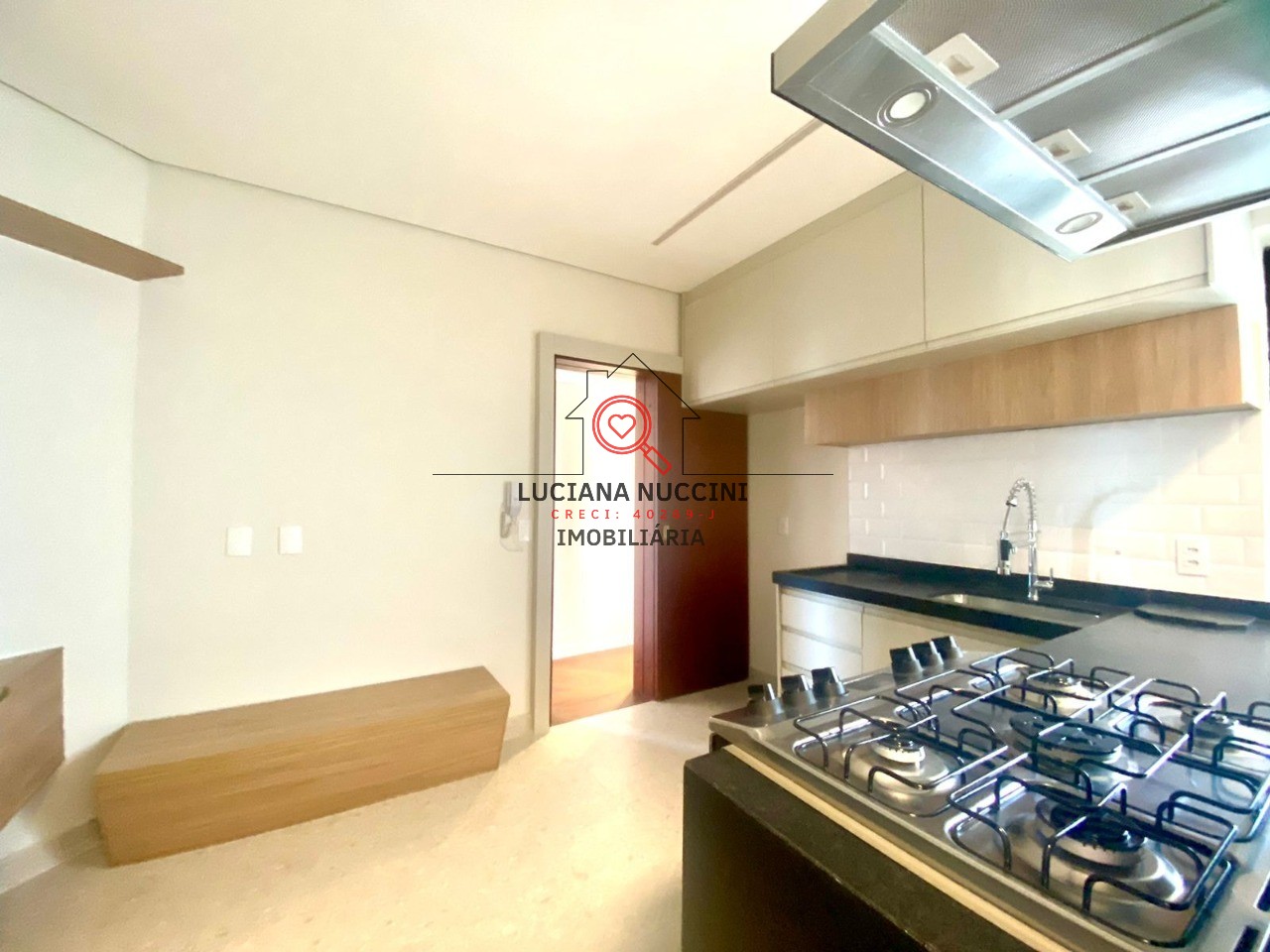 Cobertura de Luxo na Vila Mariana: 3 Quartos, 1 Suíte, 3 Banheiros, 3 Vagas de Garagem, 377m² de Pura Elegância em SP