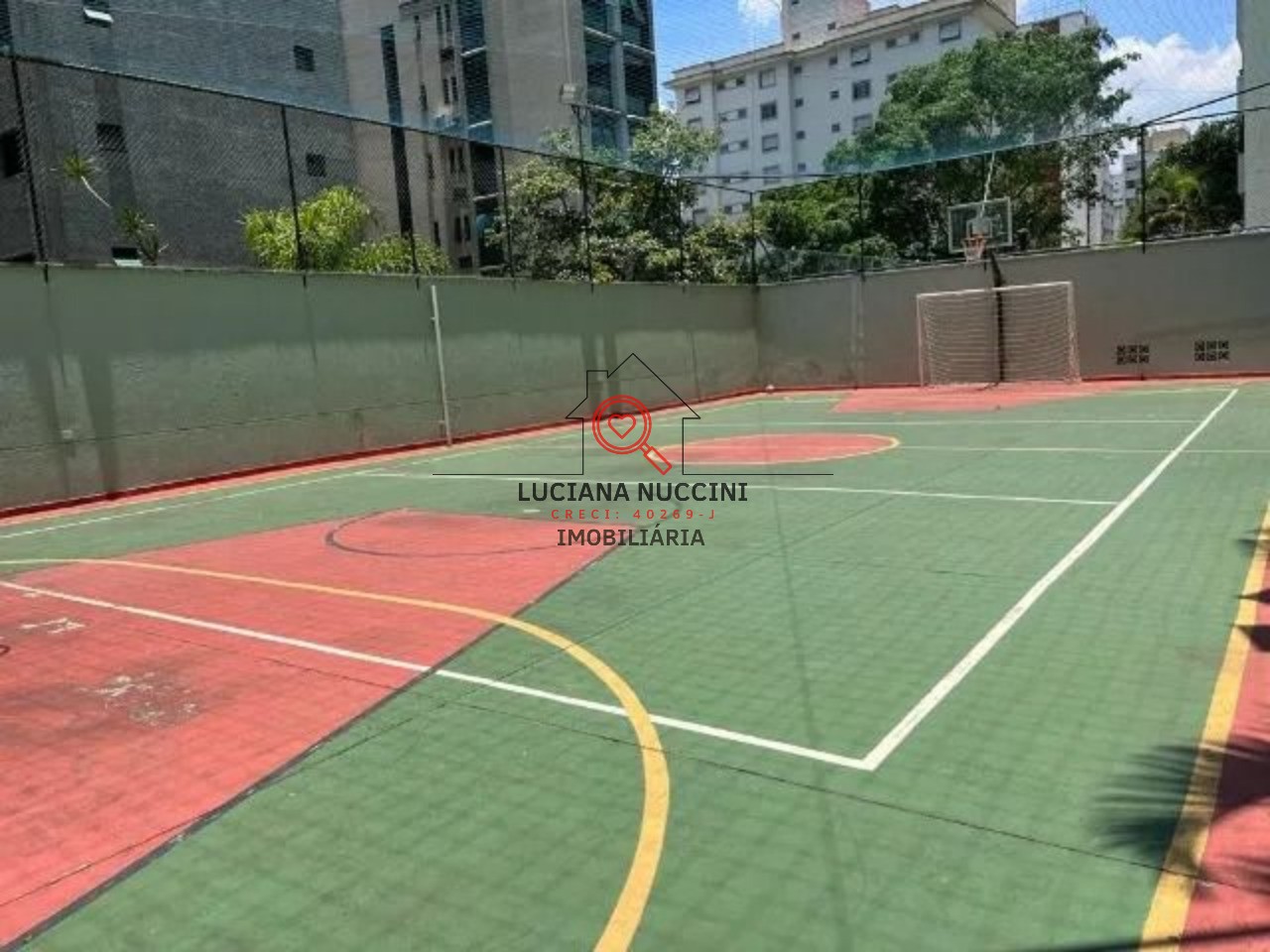 Apartamento à venda na Aclimação, São Paulo-SP, com 2 quartos, 2 banheiros, 2 vagas de garagem e 61,00 m² de área.